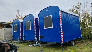 Bauwagen 3,5m mit PkW-Anhängerzug